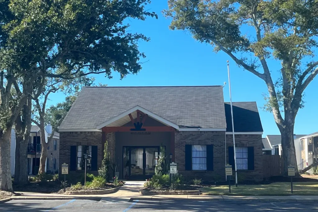 Edgewater Pointe Apartments Exterior