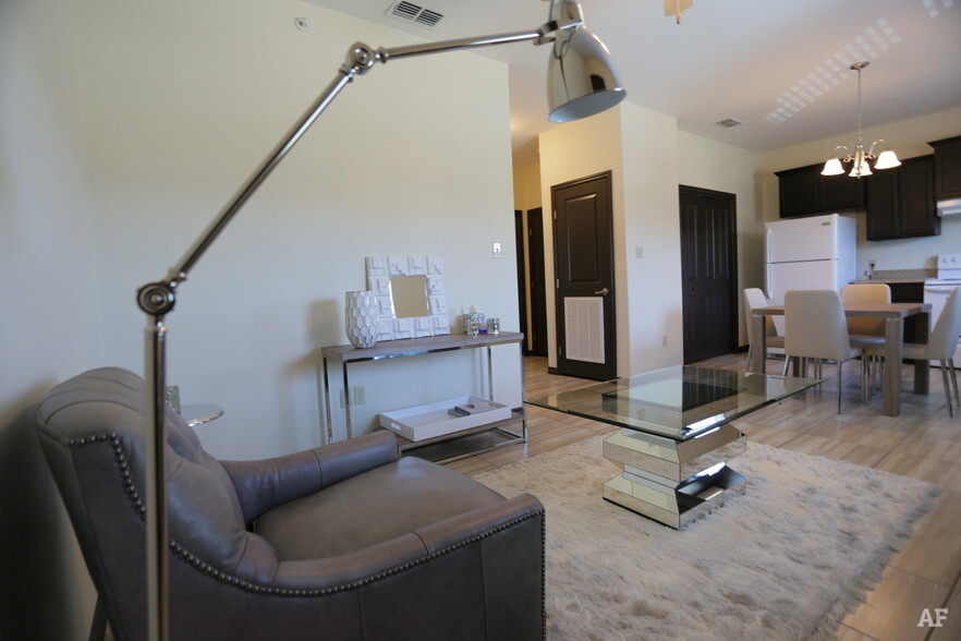 Merida Vista Apartments by Corrinthian Asset Management Interior Living & Dining Room