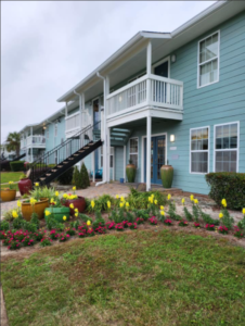 Palm Isle Apartment - Front of Complex