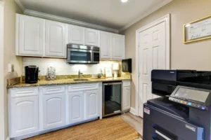 Palm Isle Apartment Homes Modern Interior Kitchen Room View in Biloxi, MS Photo